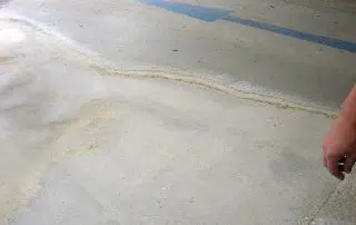 Beton schleifen im Parkhaus. Belag sorgfältig abschleifen / abtragen / glätten Schritt 4